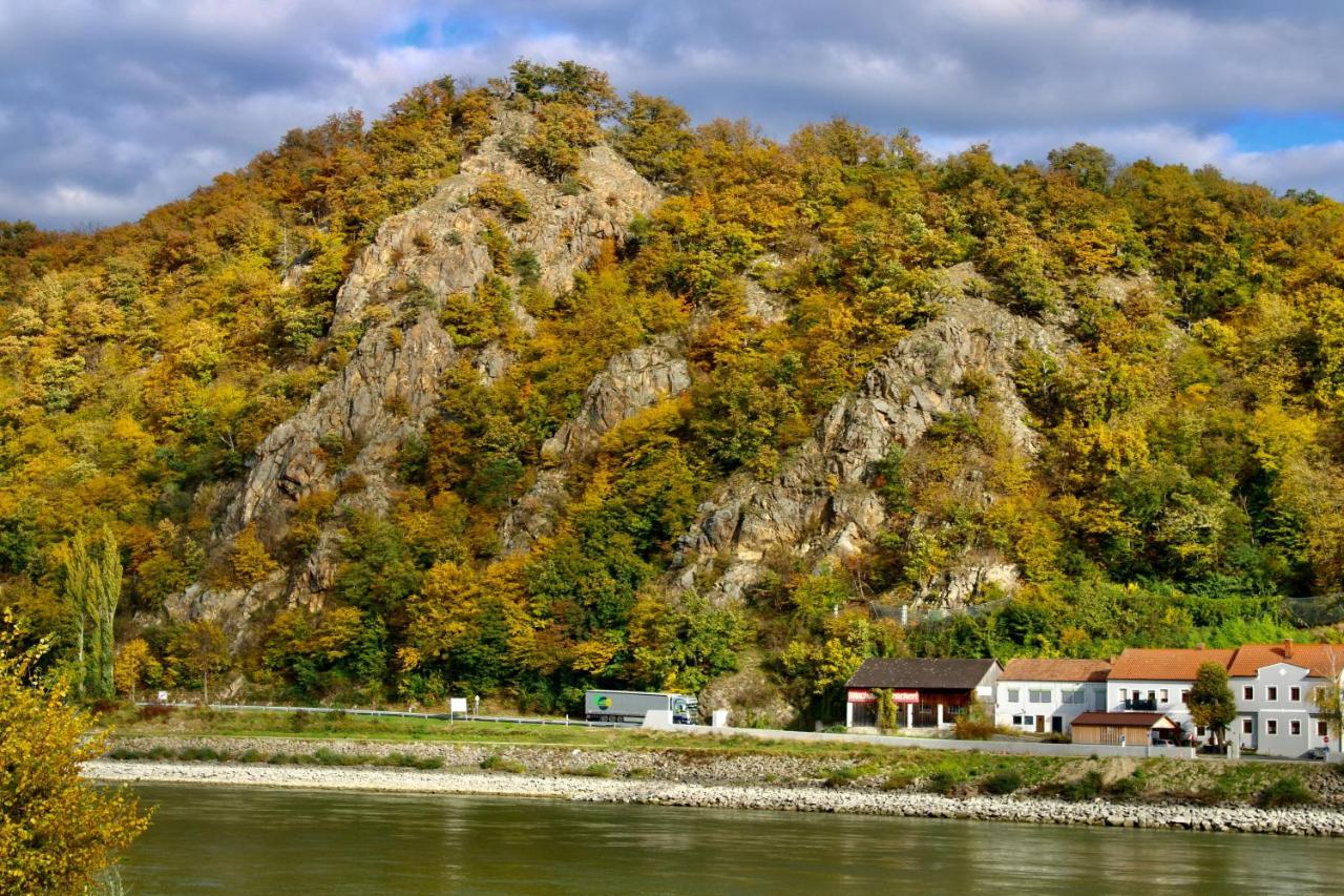 Haus-Donau In Der Wachau Aggsbach Exterior foto